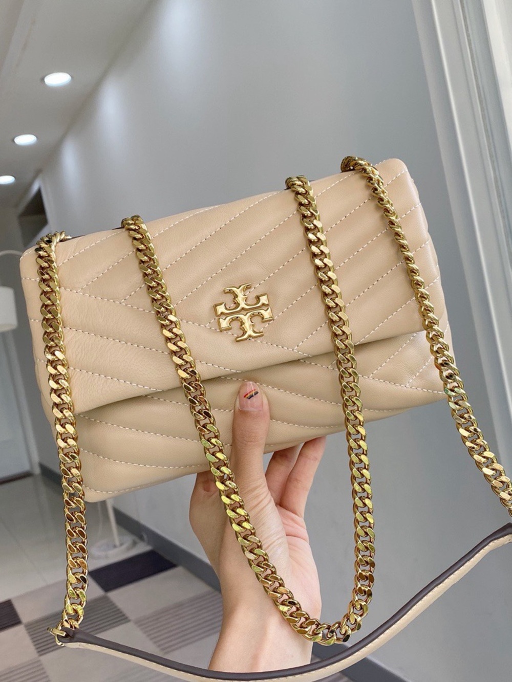 Tory Burch Quilted Shoulder Bag in Beige with Gold Chain
